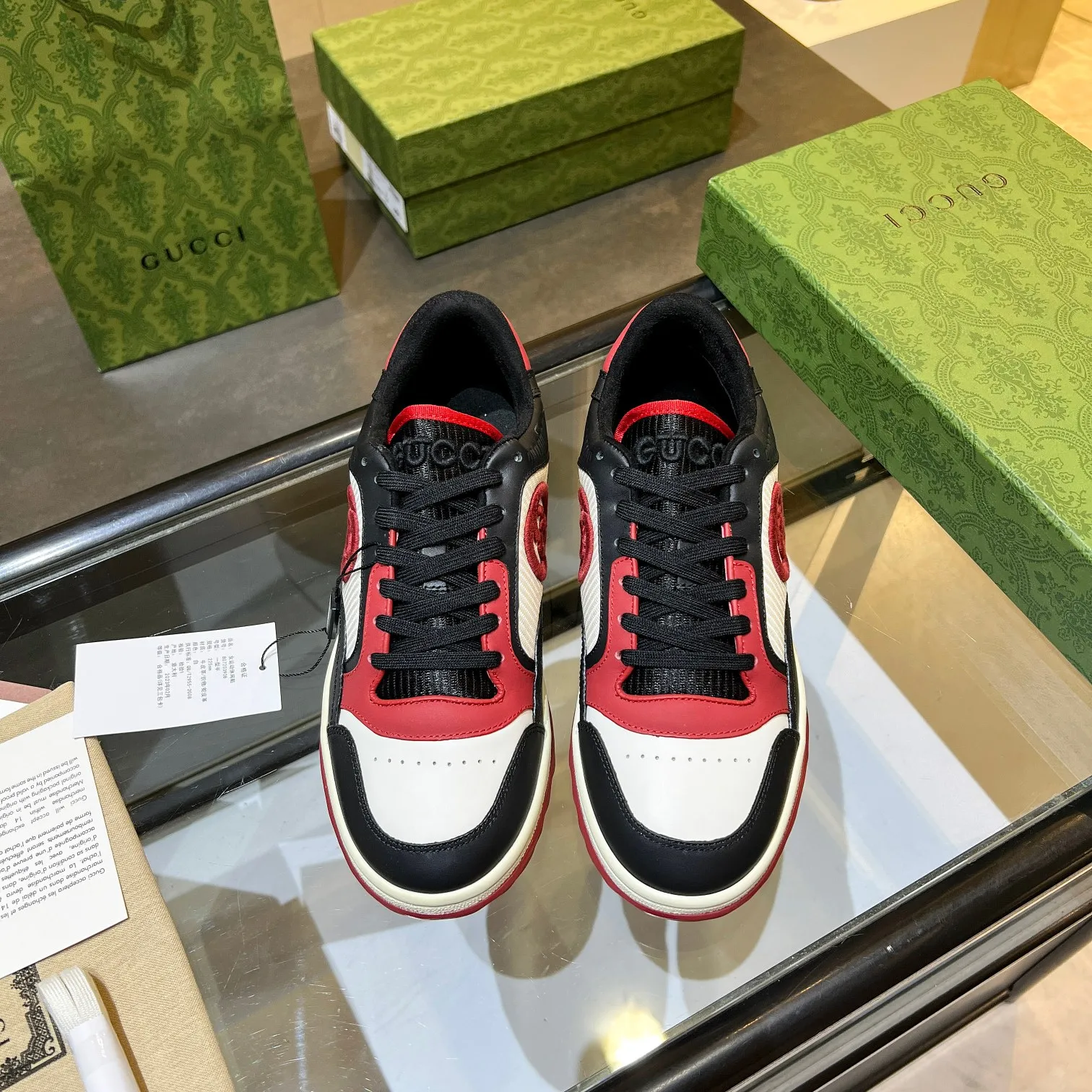 👟👟Ex-factory price 520👟👟 Top version, full styling effect, instant sales of the common practice of soft treading in the market, 💣💣💣Gucci2023 early spring Gucci G home latest hot style MAC80 sports shoes couple style casual retro distressed dirty shoes small dirty shoes small white shoes🌸🌸🌸 original purchase and development Production Gucci MAC80 new hot-selling series. The exquisite and compact interlocking double G logo romantically interprets the aesthetic concept of this series. Made of off-white leather, ▪️Material: original customized imported first-layer cowhide ▪️Inner lining: original customized imported breathable mesh ▪️Outsole: original molded two-color TPU outsole ▪️Sole thickness: 3CM ▪️Size: women's 35-40 / men's 39-45